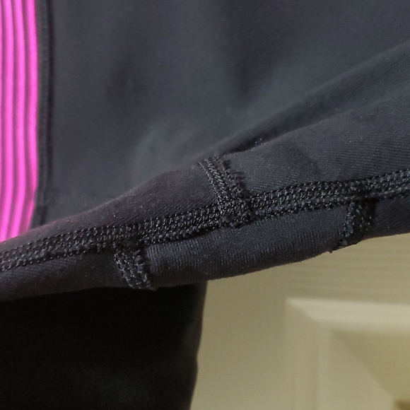 Lululemon Reverse Groove Short bike shorts black hot pink stripe size 6 - Picture 3 of 8